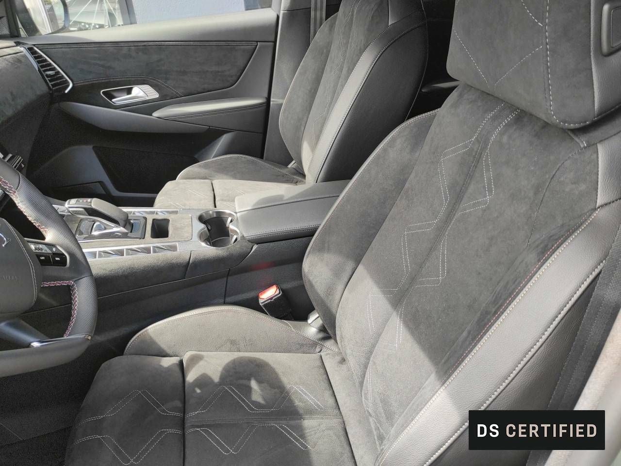 Foto DS Automobiles DS 7 9