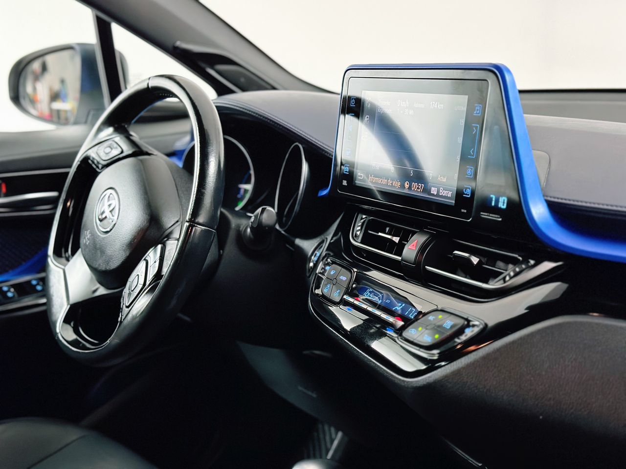 Foto Toyota C-HR 14