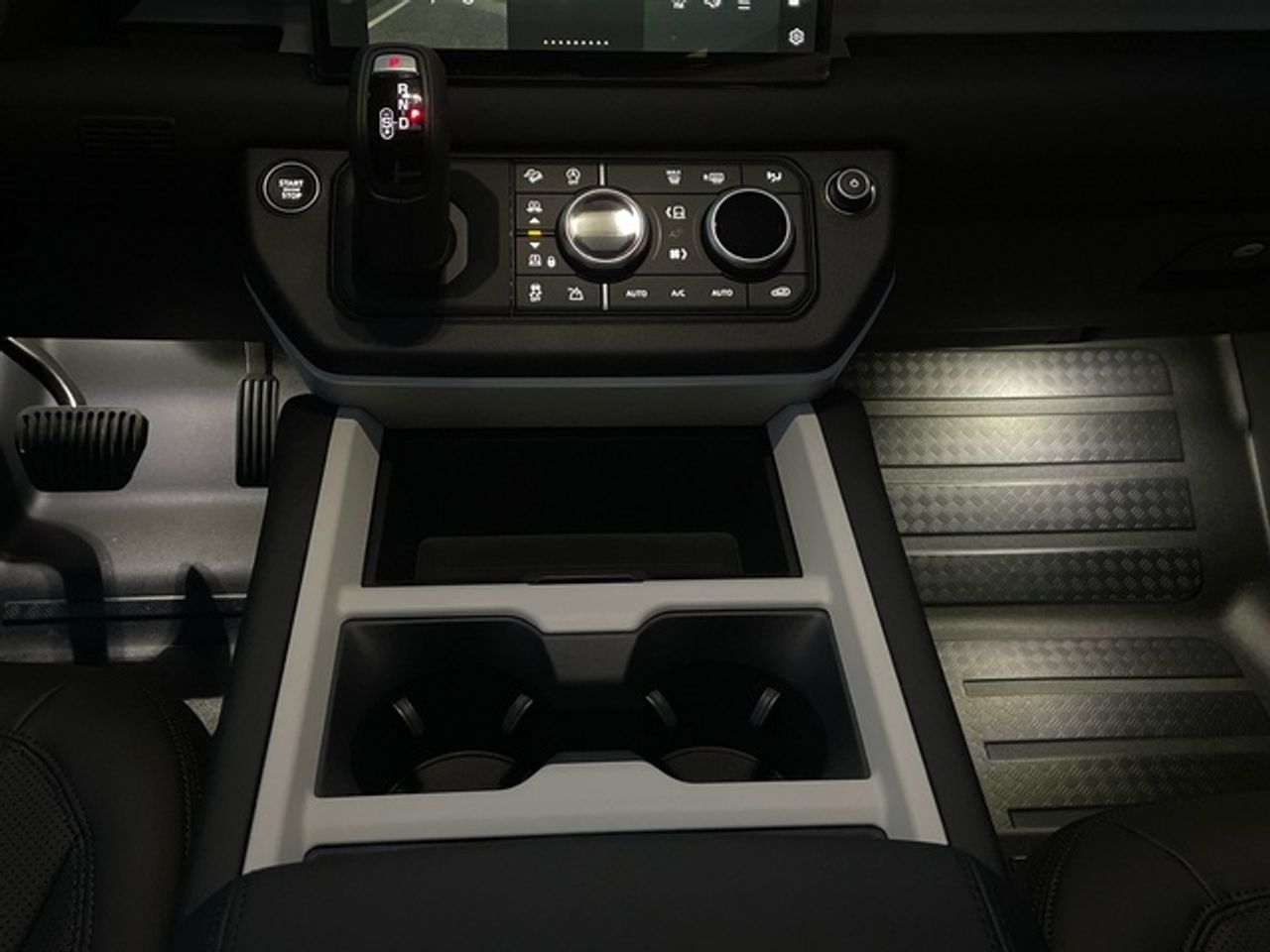 Foto Land-Rover Defender 15