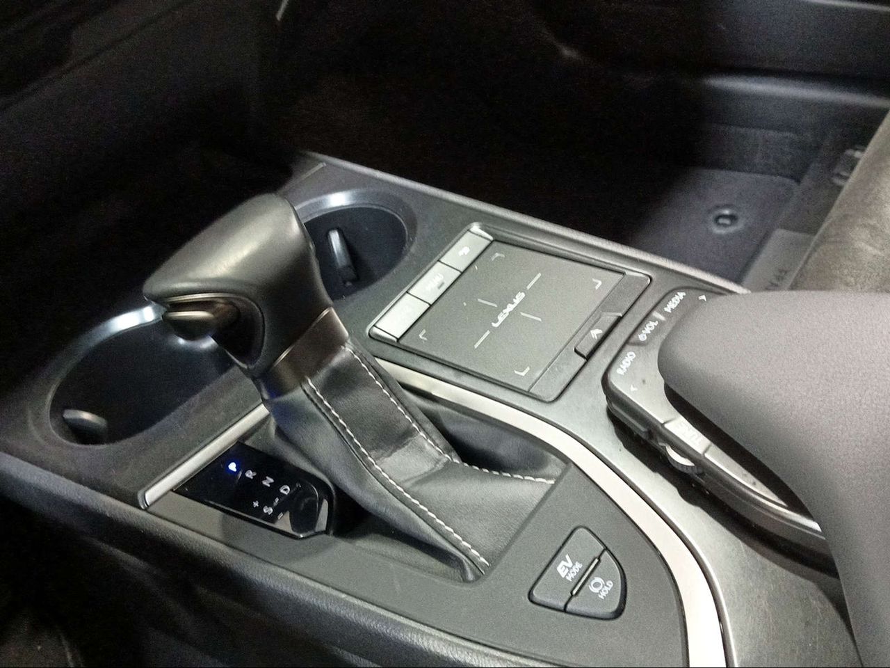 Foto Lexus UX 13