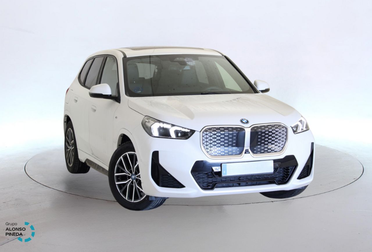 Foto BMW iX1 3