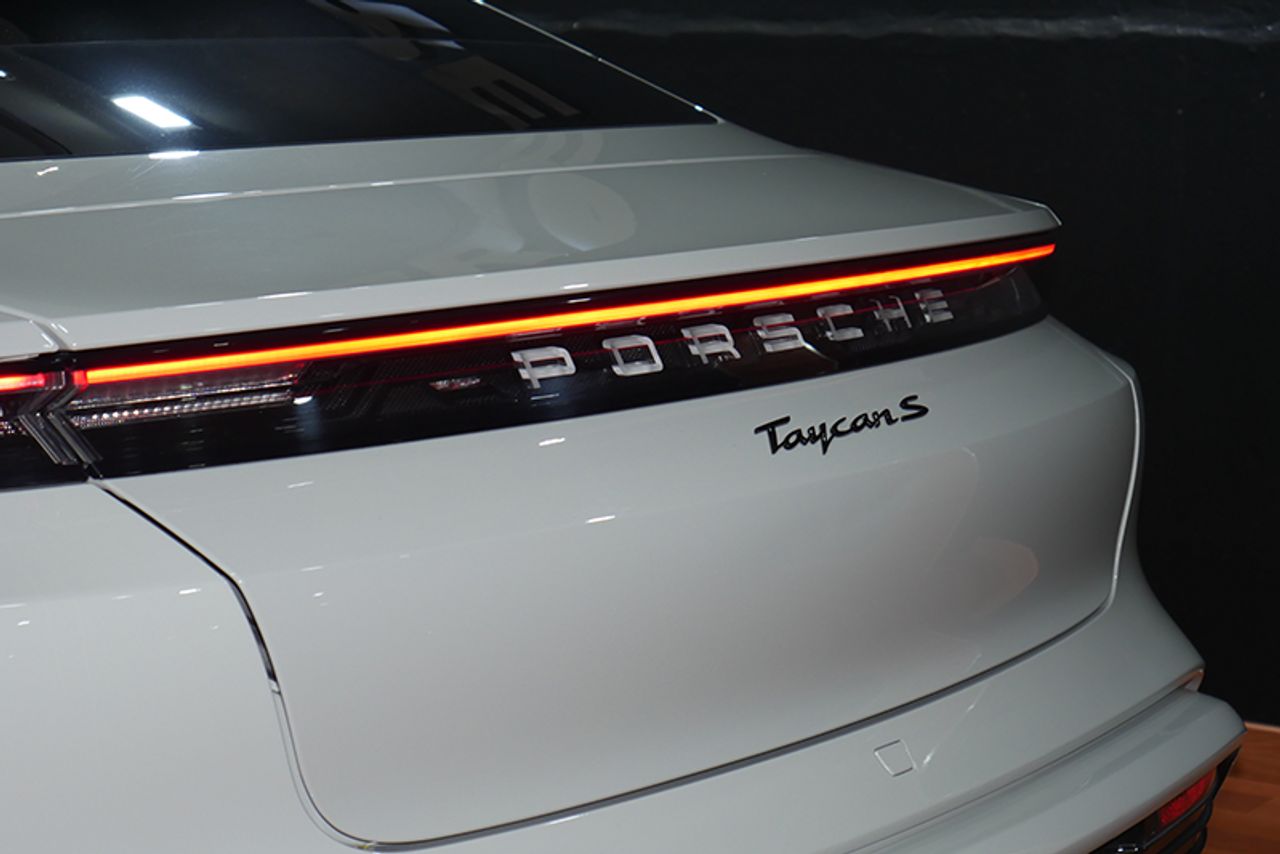 Foto Porsche Taycan 18