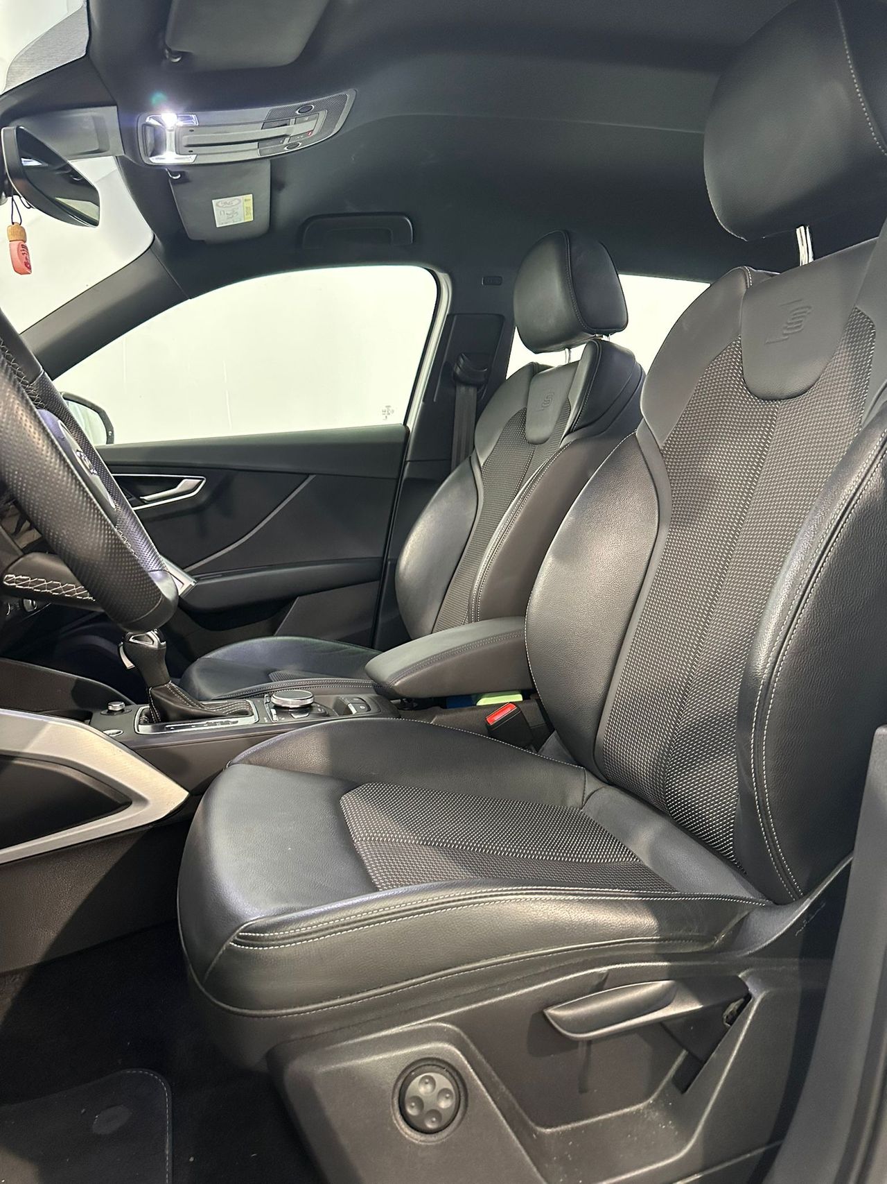 Foto Audi Q2 10