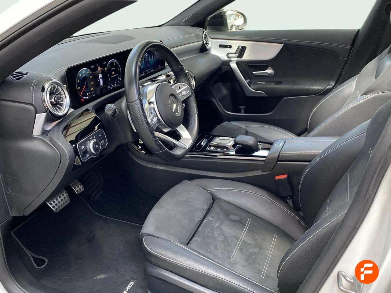Foto Mercedes-Benz Clase CLA 14