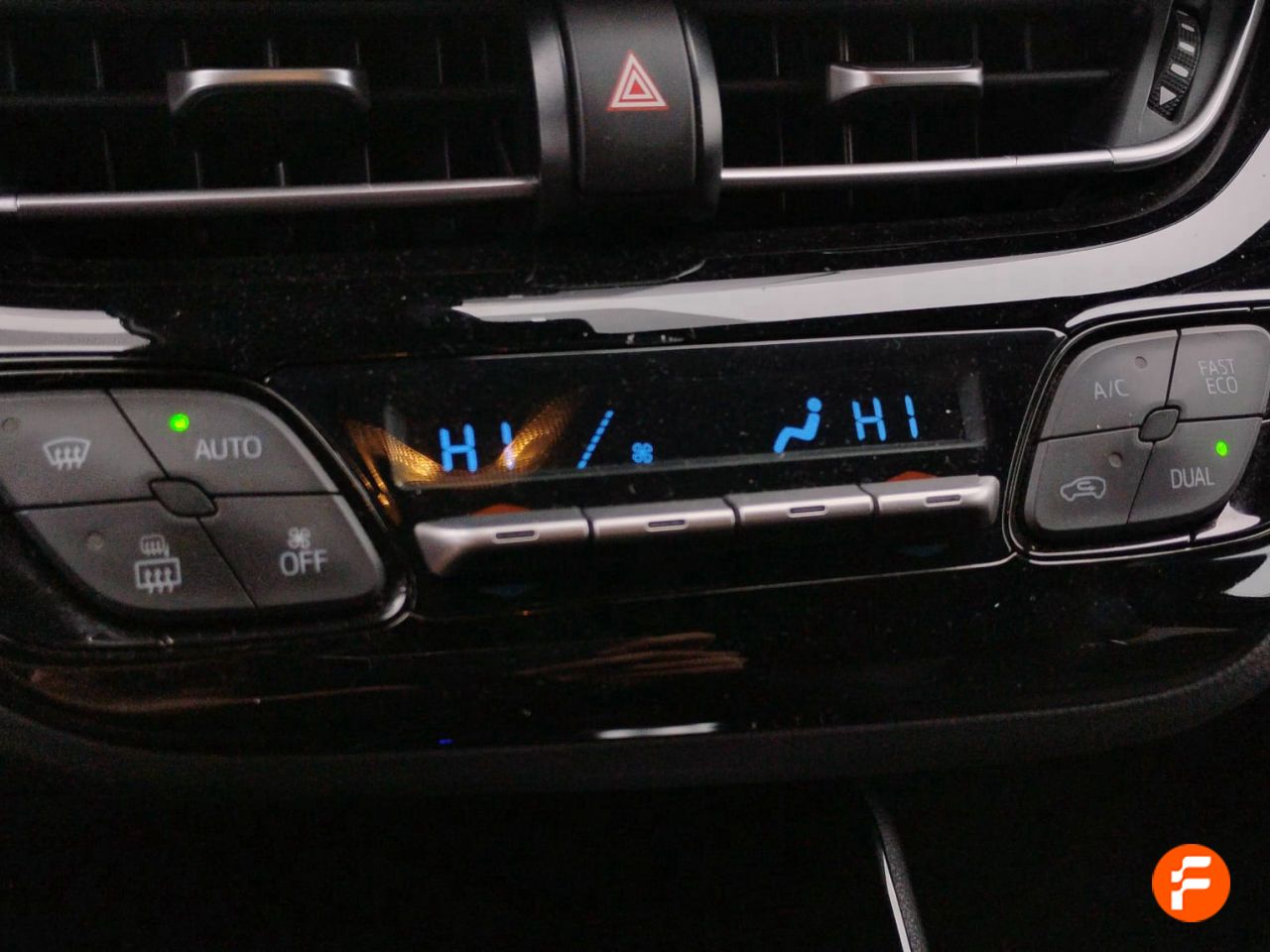Foto Toyota C-HR 23