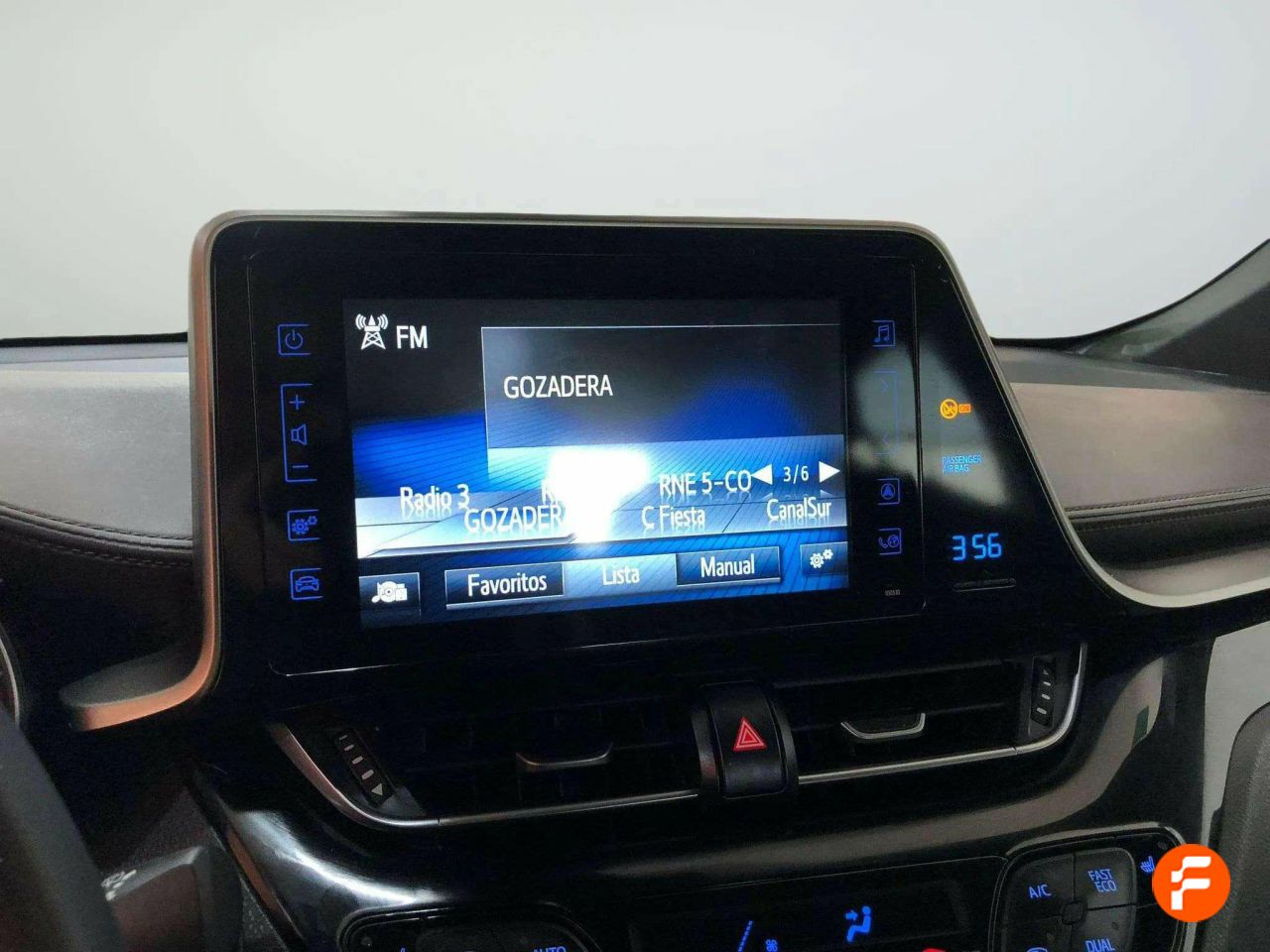 Foto Toyota C-HR 12