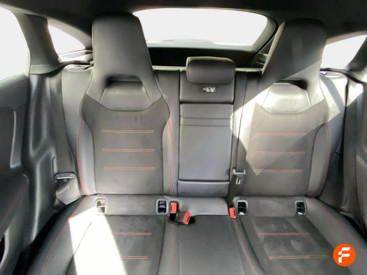 Foto Mercedes-Benz Clase CLA 14