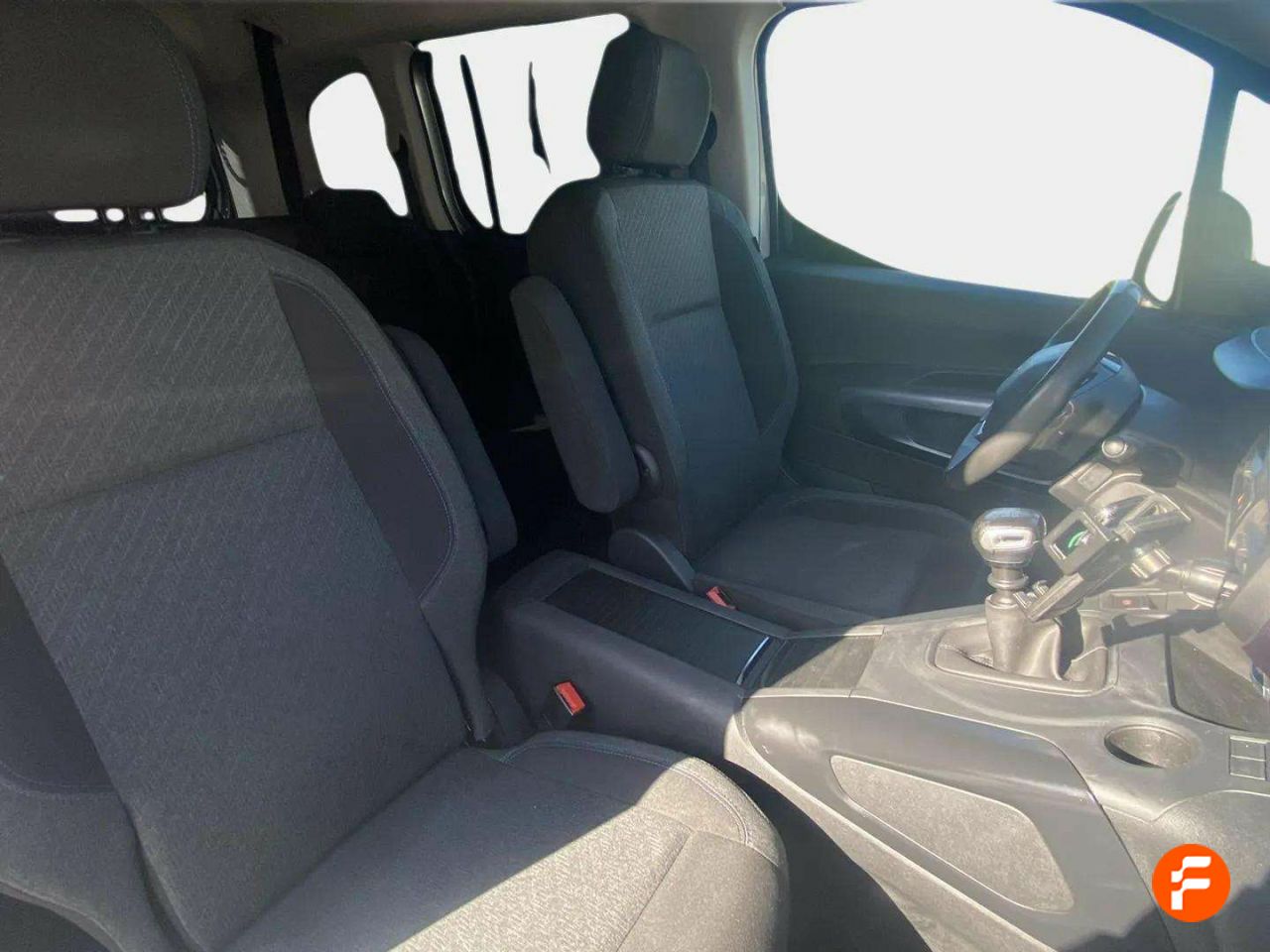 Foto Peugeot Rifter 12