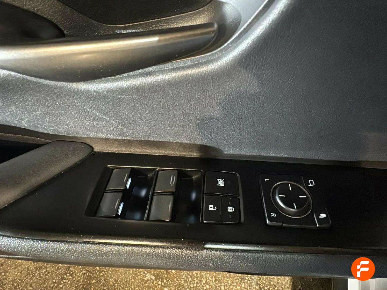 Foto Lexus UX 25