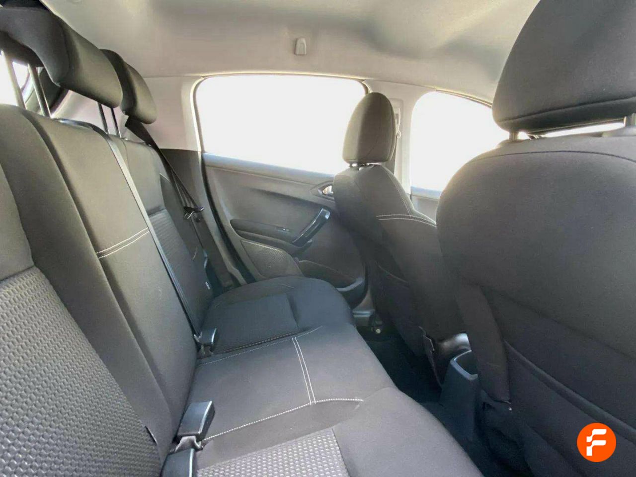 Foto Peugeot 208 10