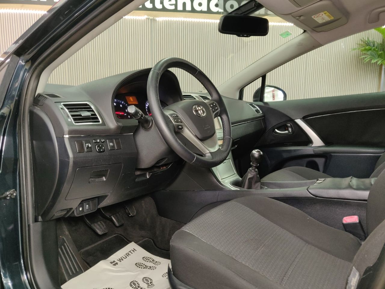 Foto Toyota Avensis 12