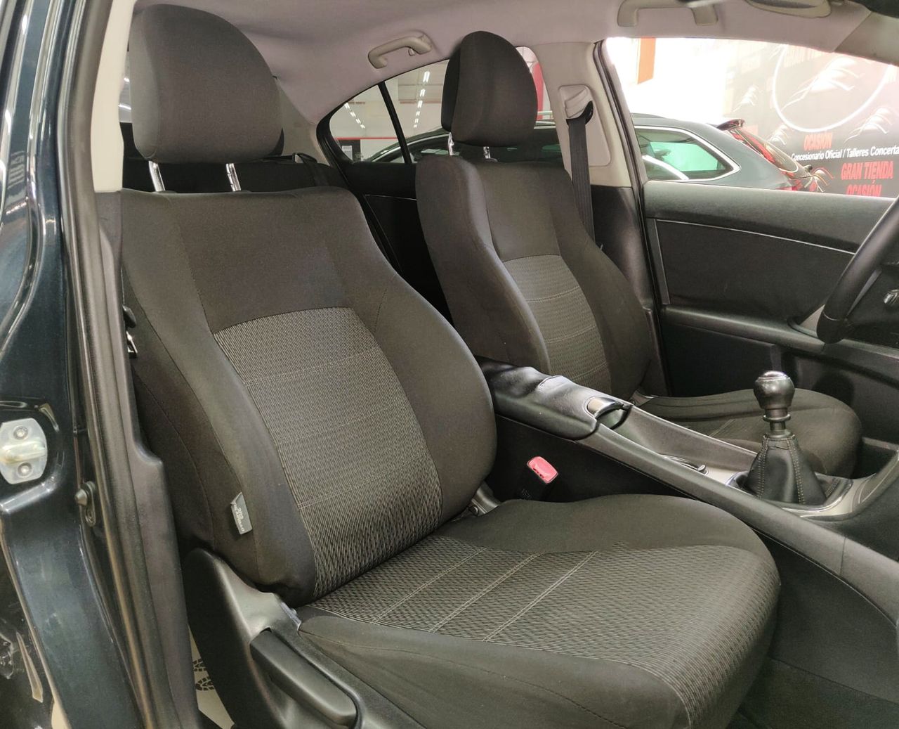 Foto Toyota Avensis 14