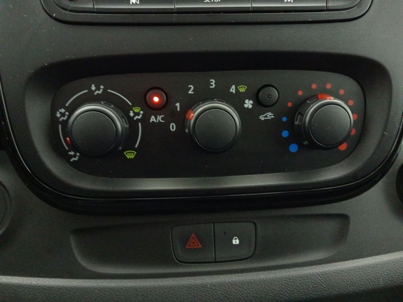 Foto Opel Vivaro 12