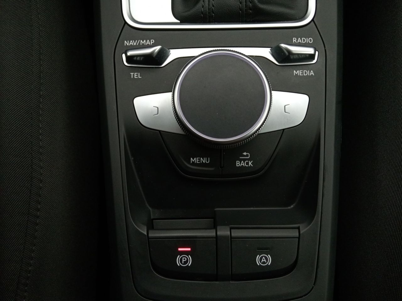 Foto Audi Q2 11