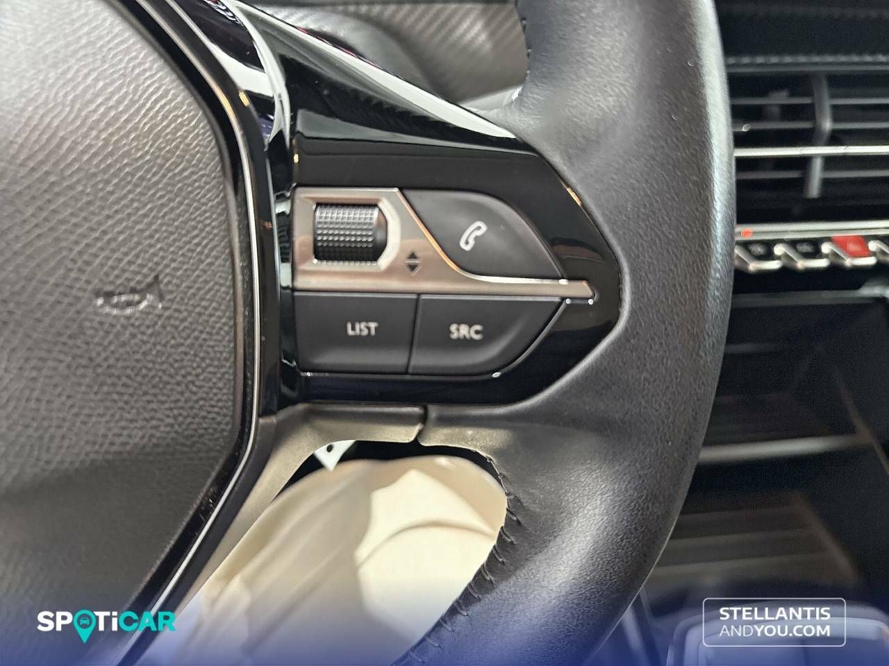 Foto Peugeot 208 16