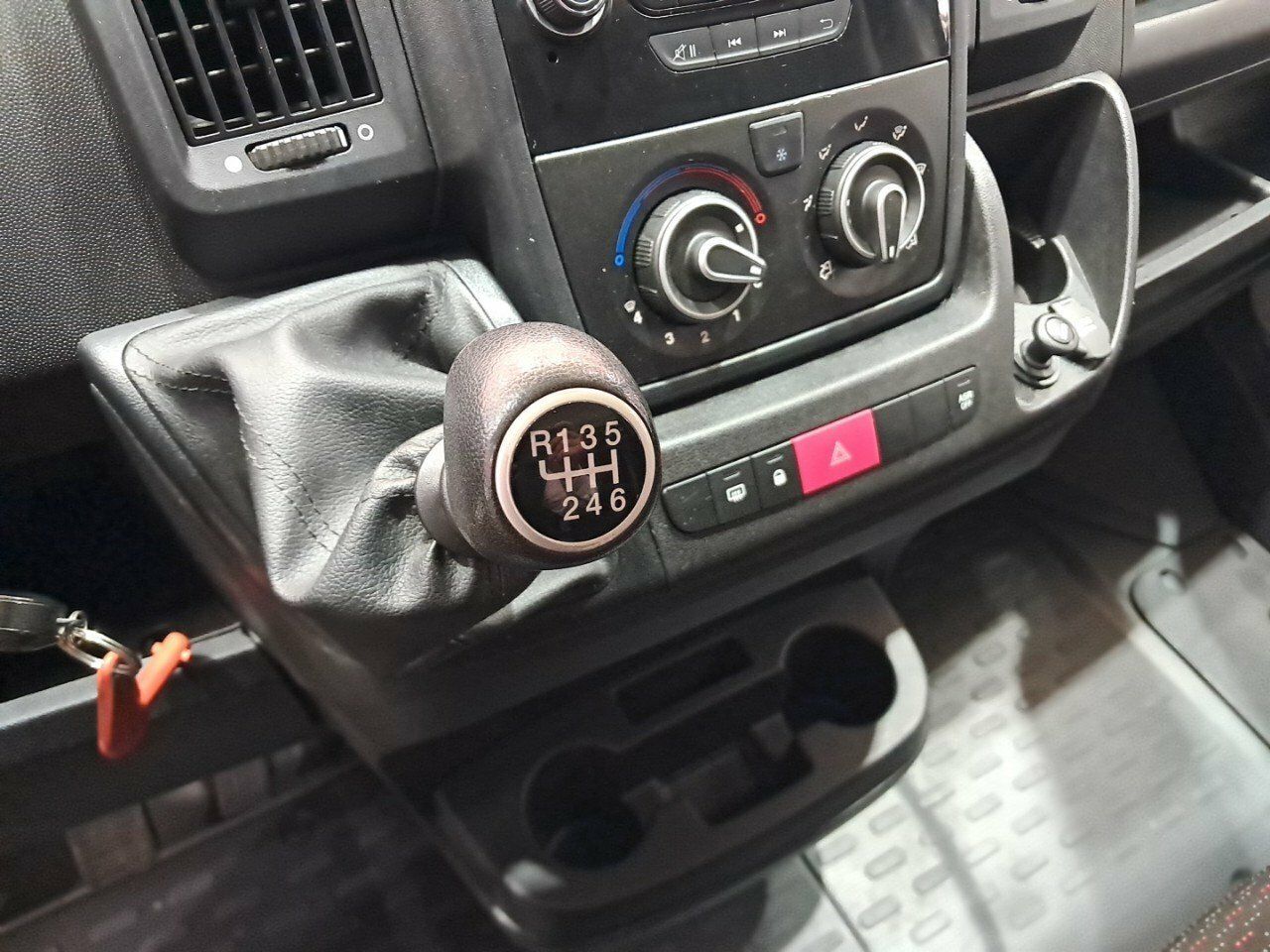 Foto Peugeot Boxer 12