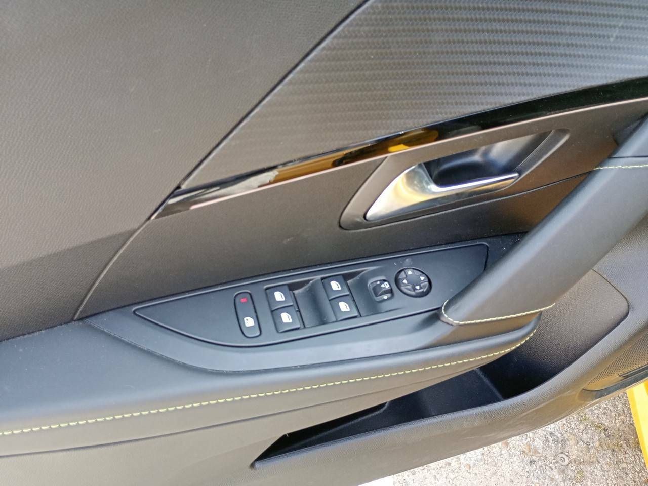 Foto Peugeot 208 12