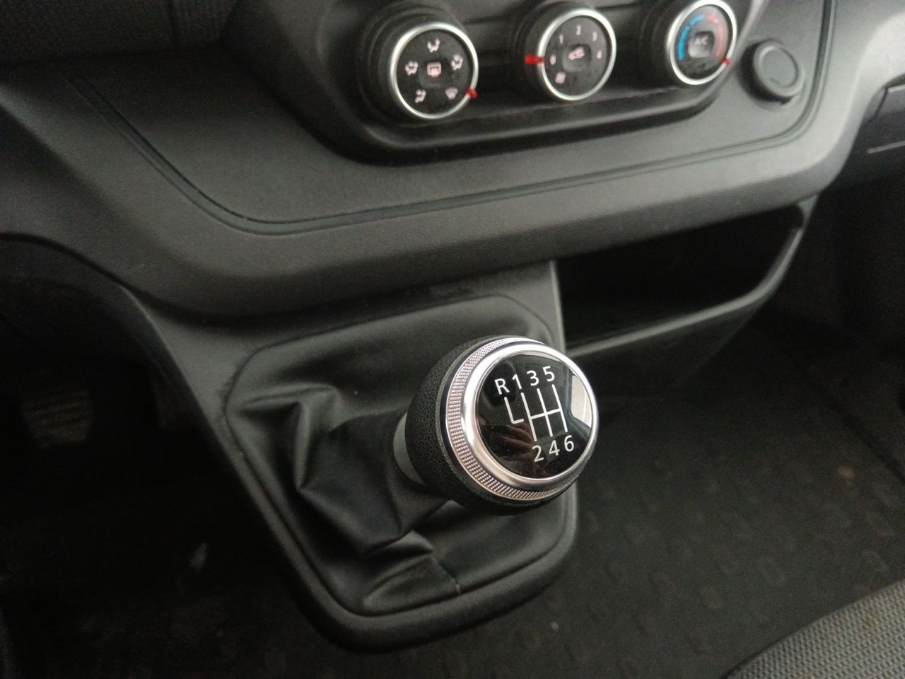 Foto Renault Trafic 12