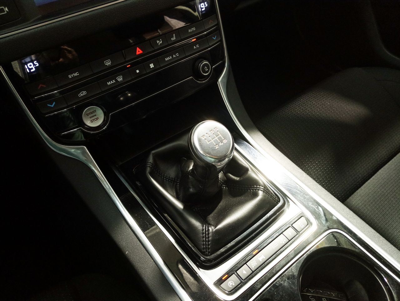 Foto Jaguar XF 24