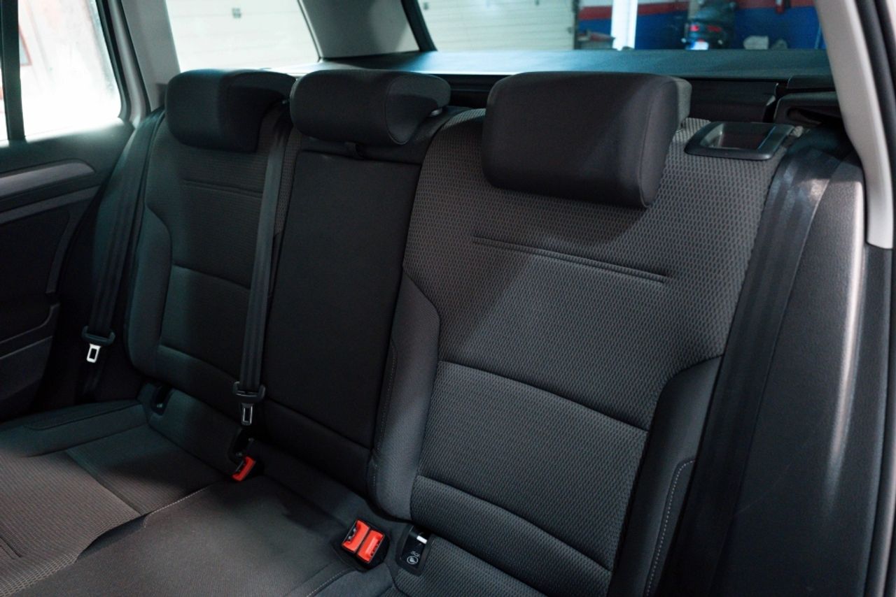 Foto Volkswagen Golf 24