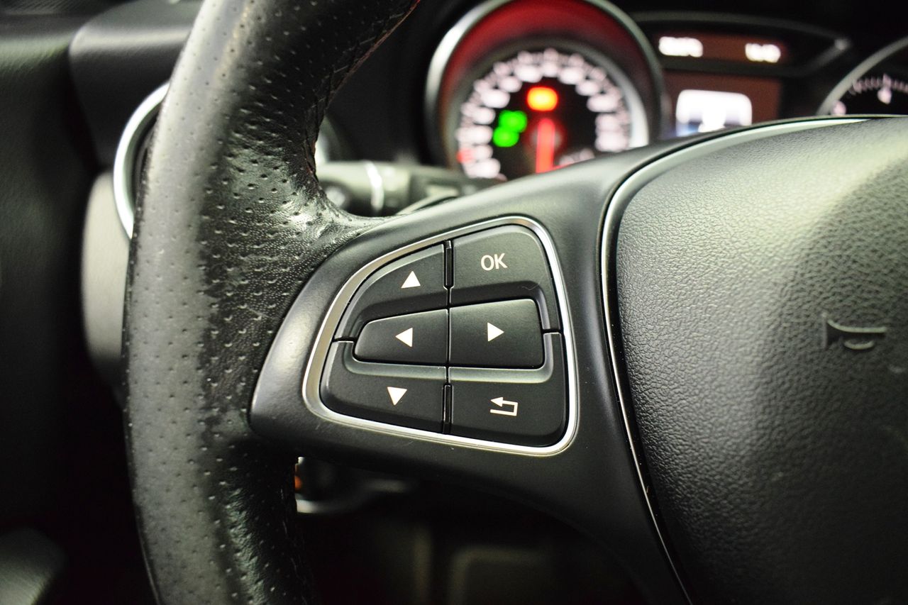 Foto Mercedes-Benz Clase CLA 27
