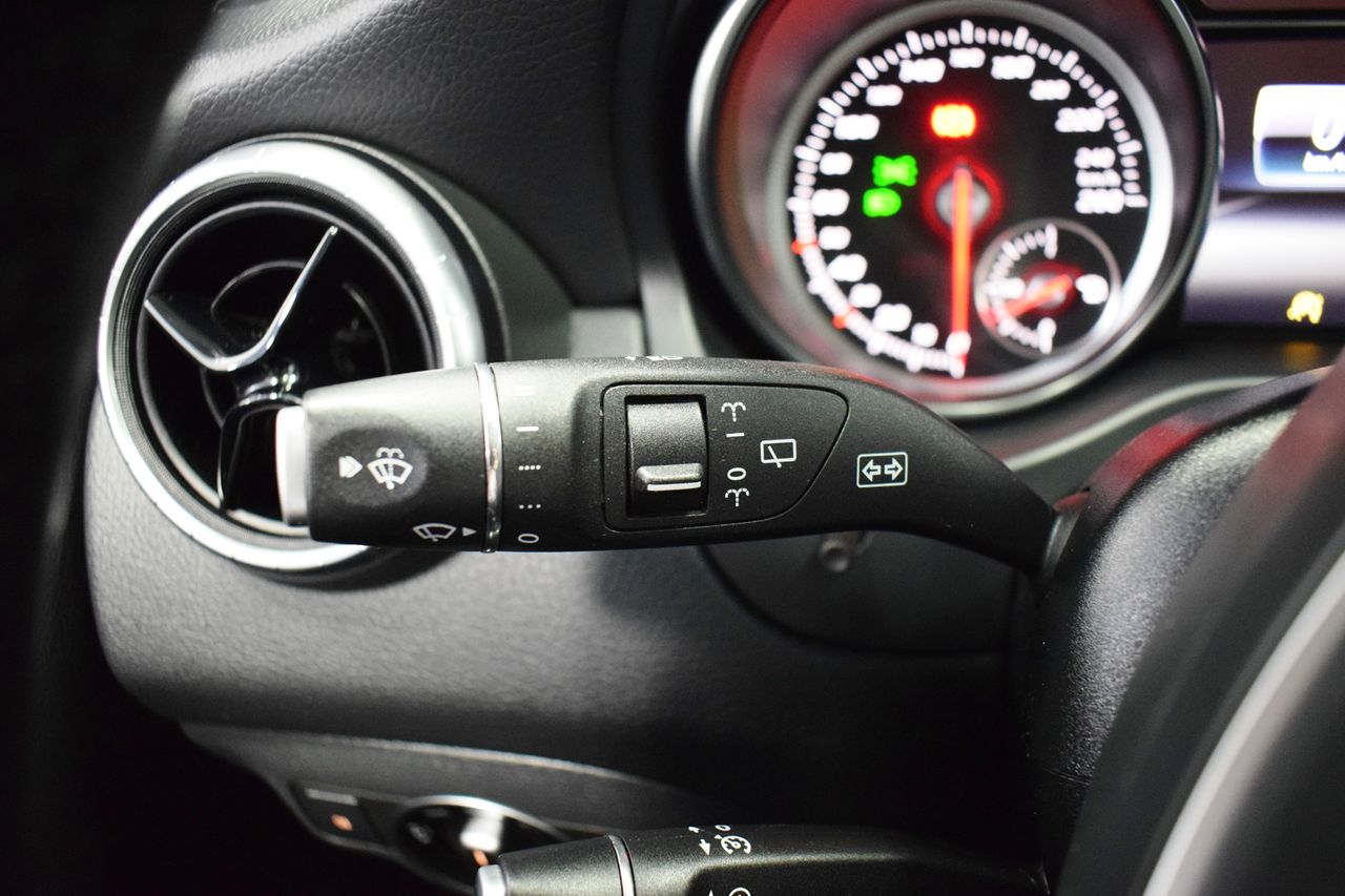 Foto Mercedes-Benz Clase CLA 29
