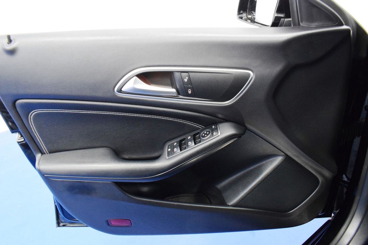 Foto Mercedes-Benz Clase CLA 33