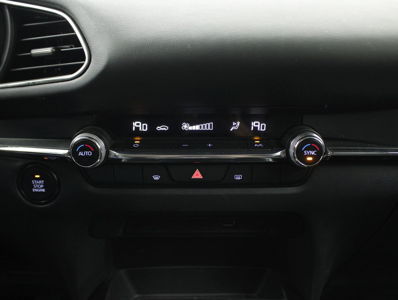 Foto Mazda CX-30 11