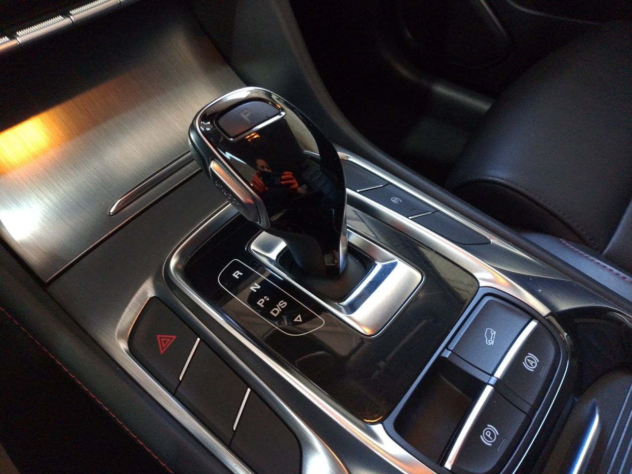 Foto MG HS 12