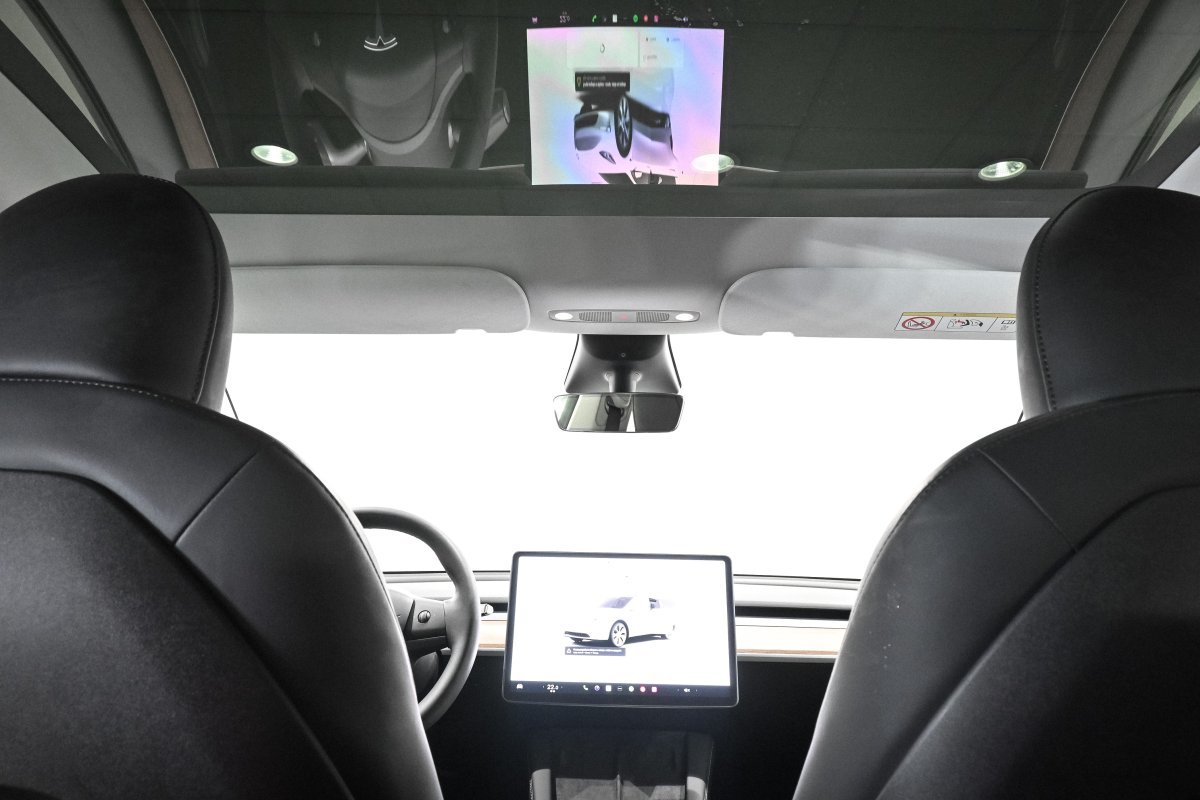 Foto Tesla Model Y 24