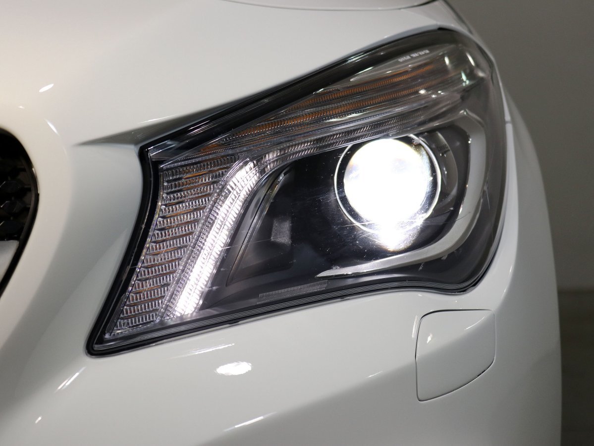 Foto Mercedes-Benz Clase CLA 12