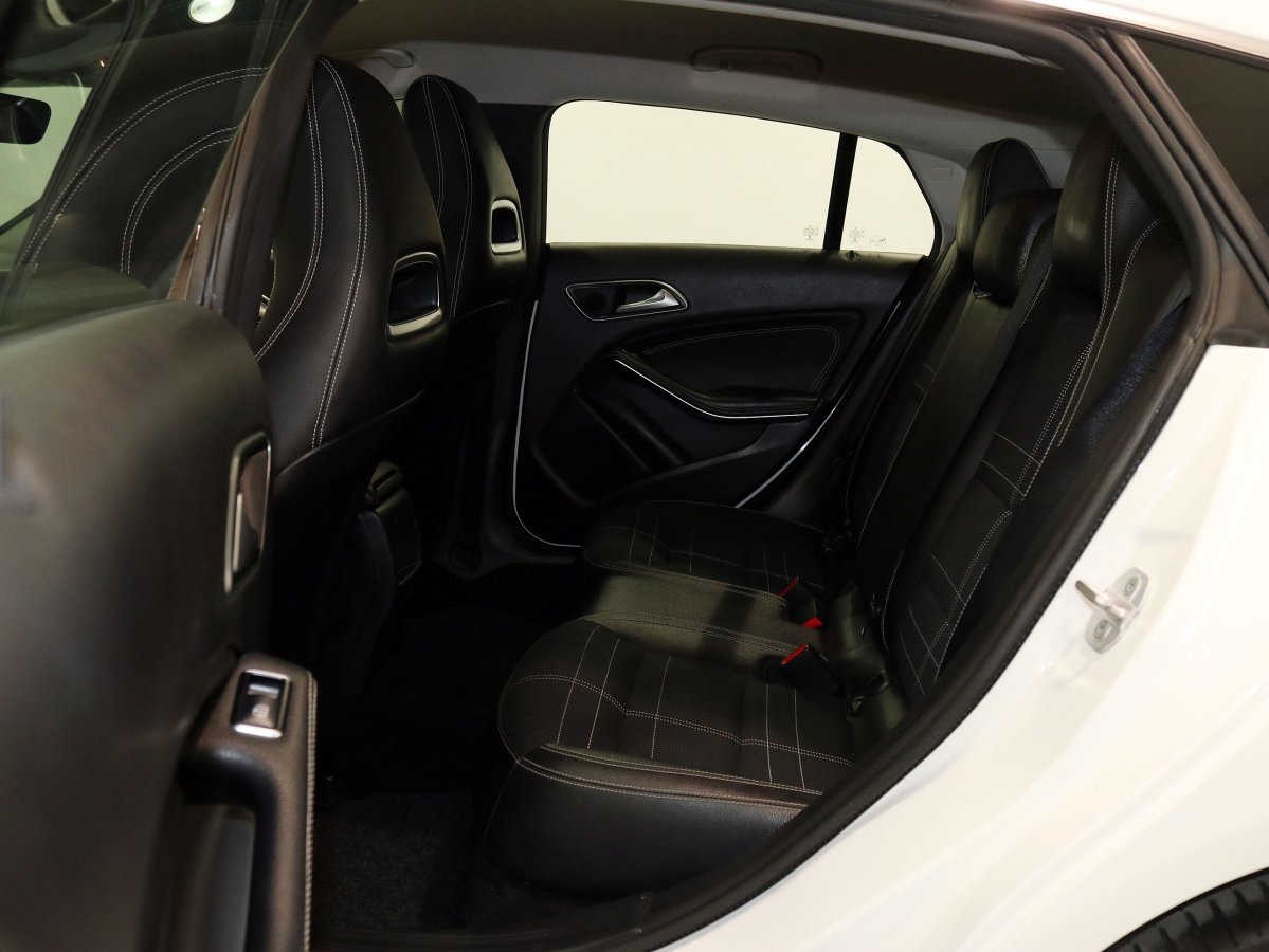 Foto Mercedes-Benz Clase CLA 15