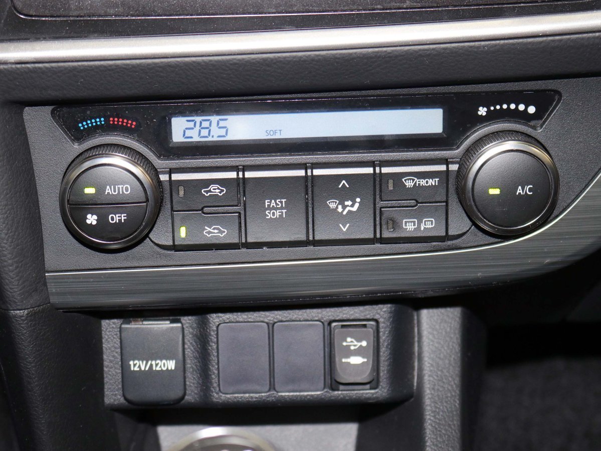 Foto Toyota Auris 17
