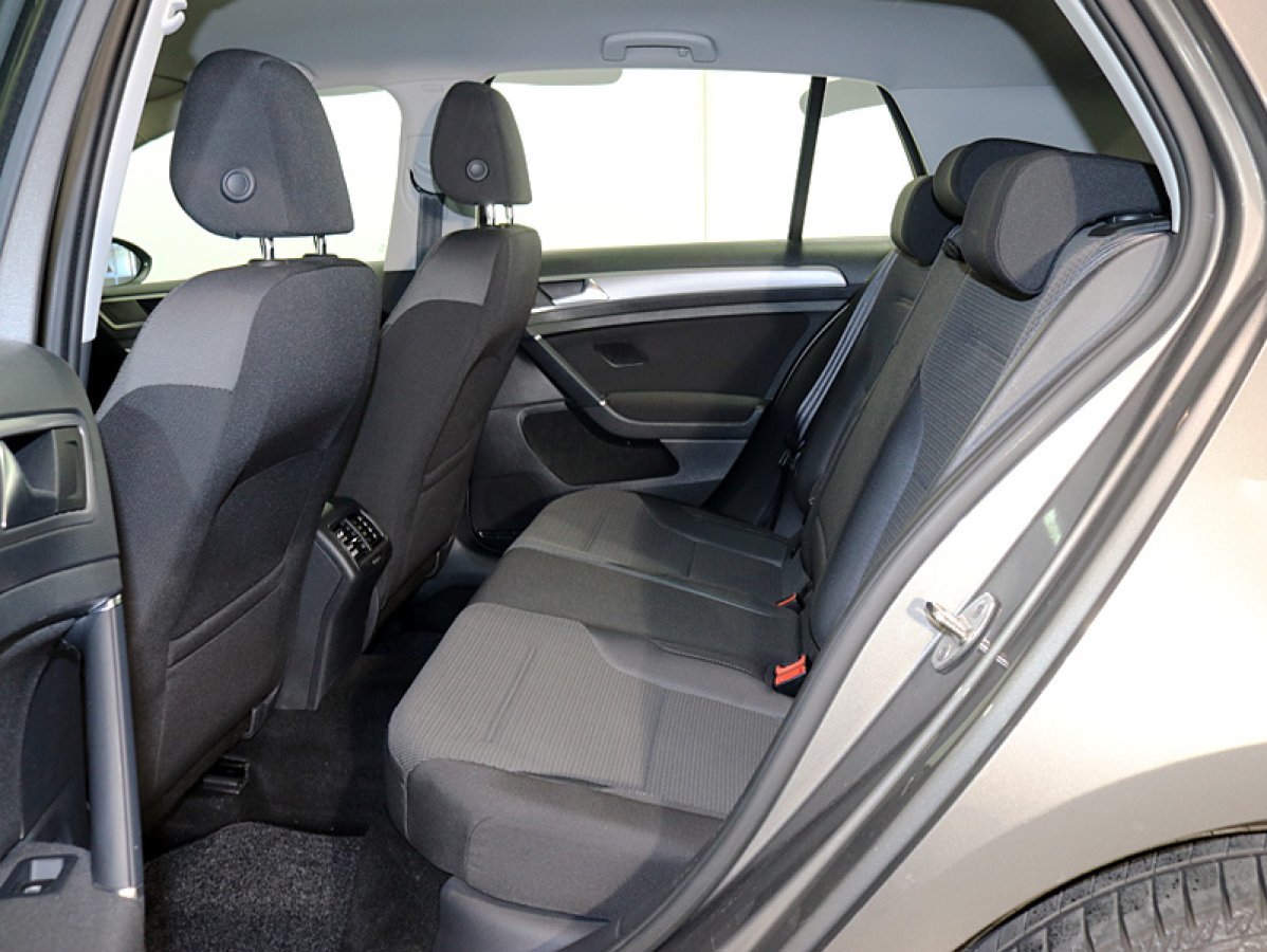 Foto Volkswagen Golf 15