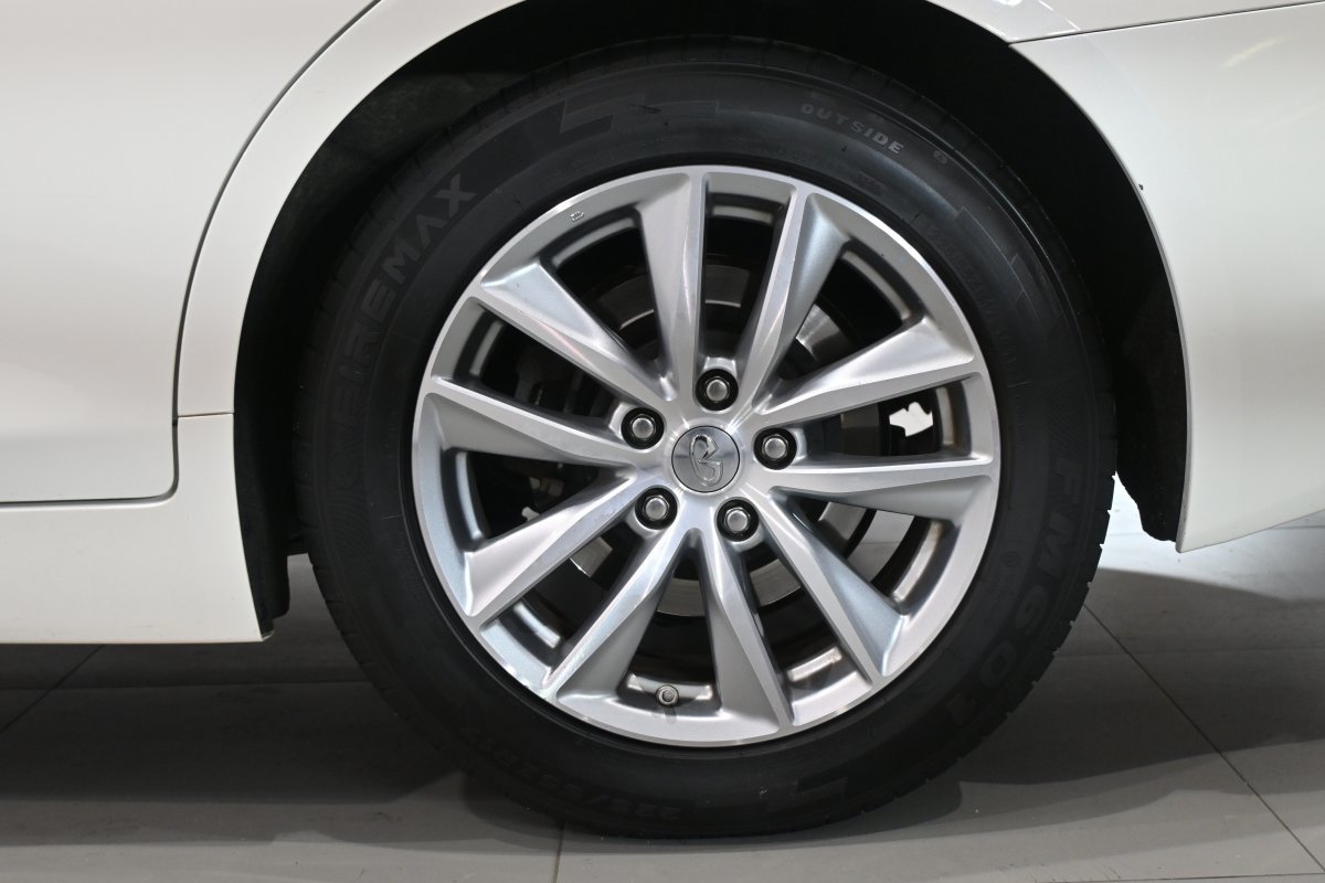 Foto Infiniti Q50 28